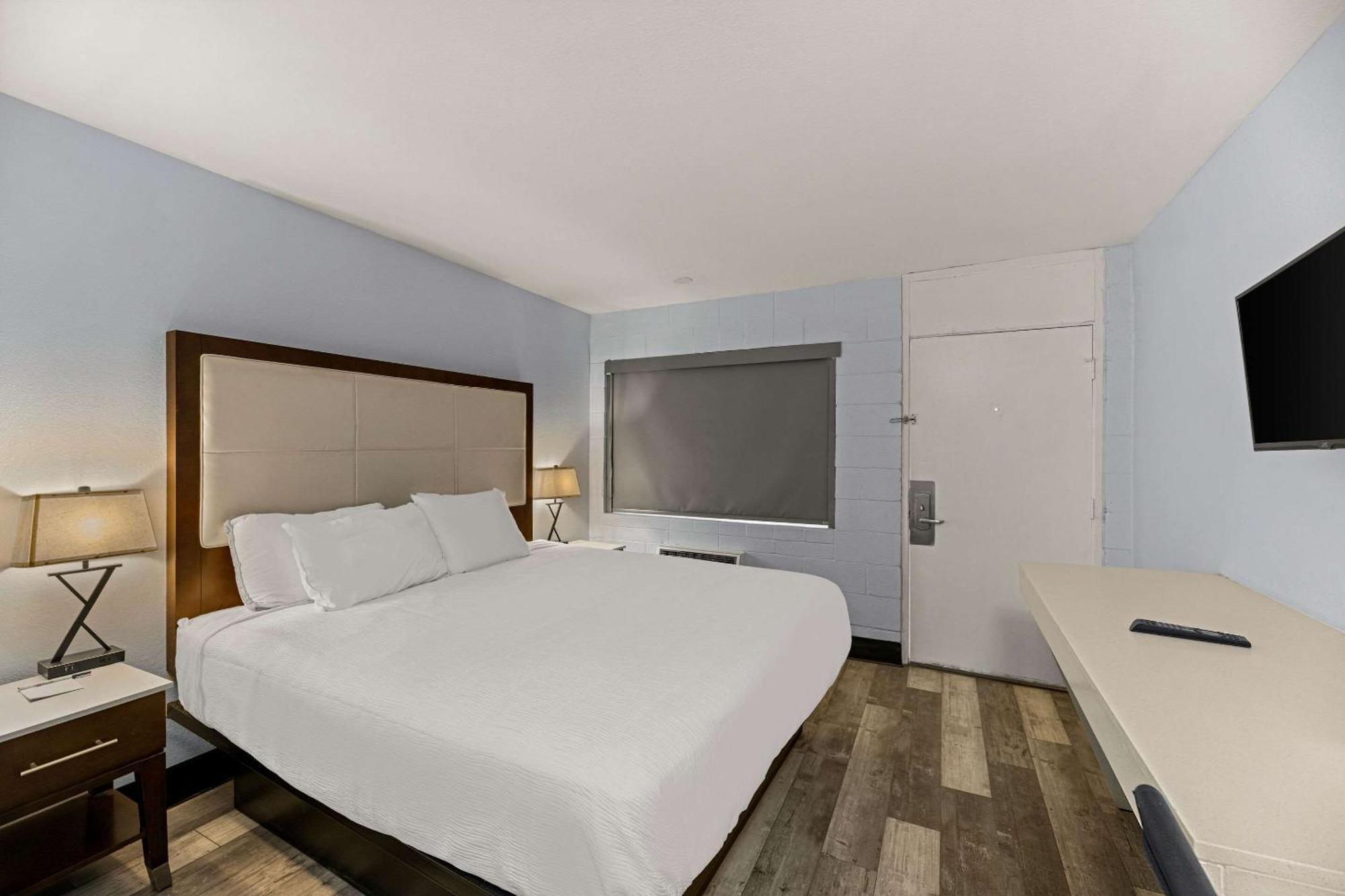 Rodeway Inn Midland Extérieur photo