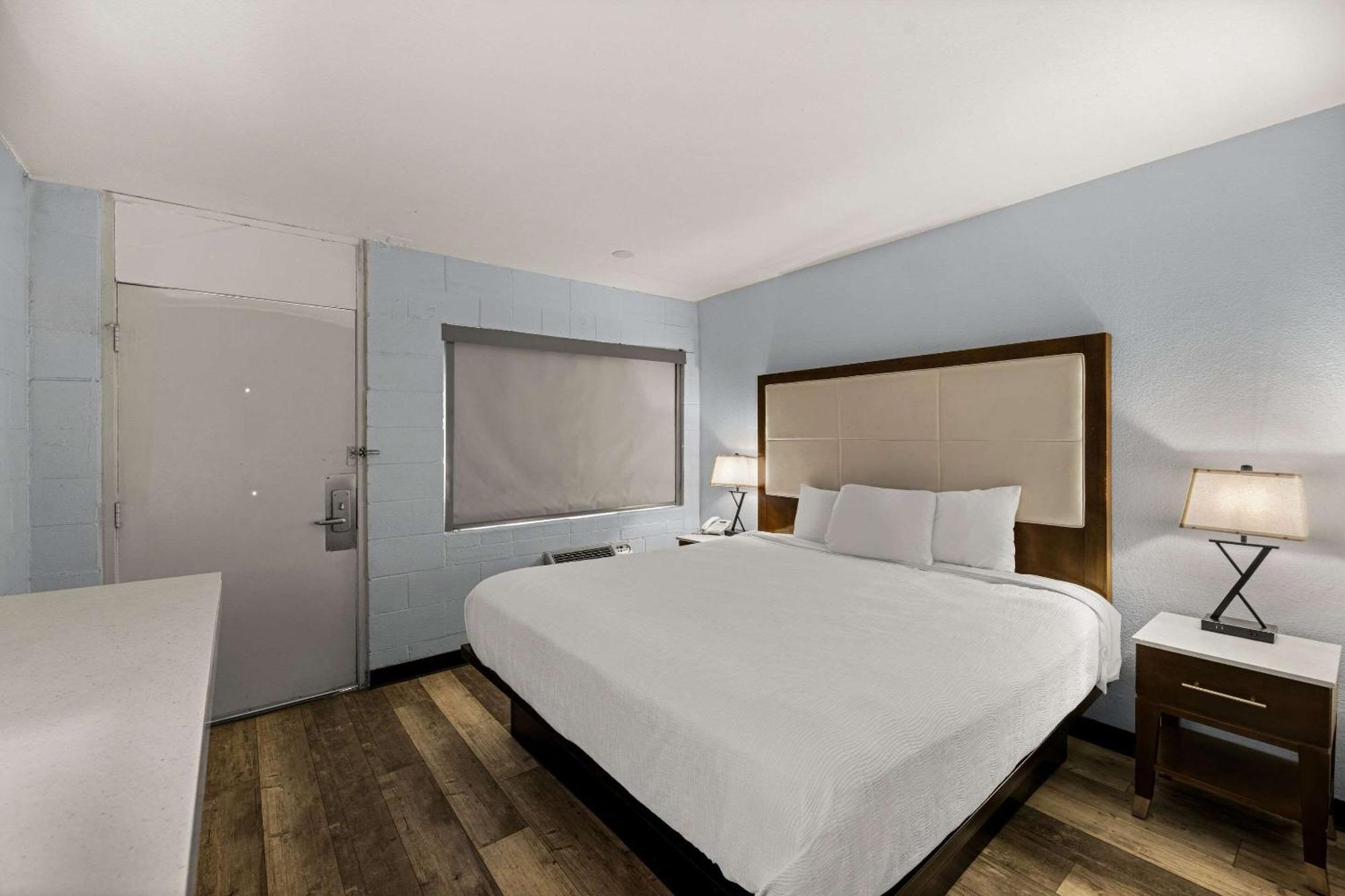 Rodeway Inn Midland Extérieur photo